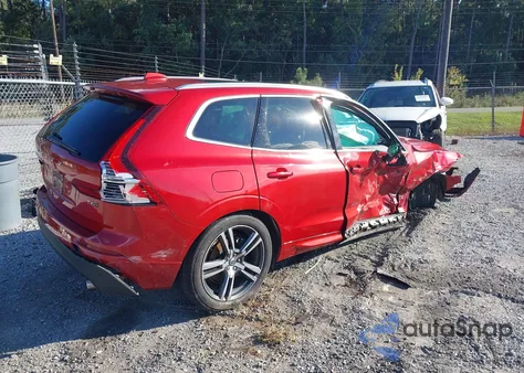 2018 Volvo Xc60 T6 Momentum z USA, uszkodzony, nr VIN LYVA22RKXJB121315